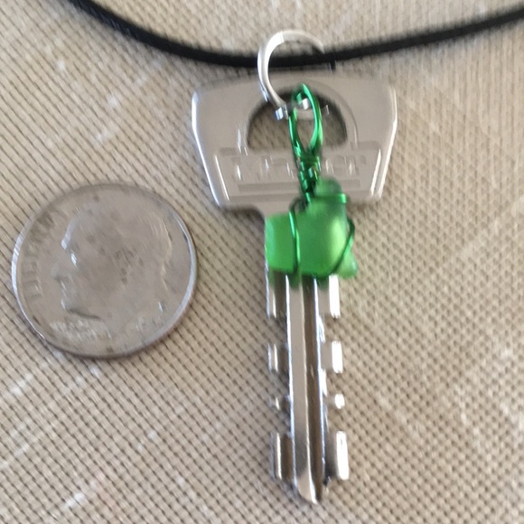 Vintage Key Sea Glass Necklace Green Silver Toned Hand Crafted - Picture 2 of 3
